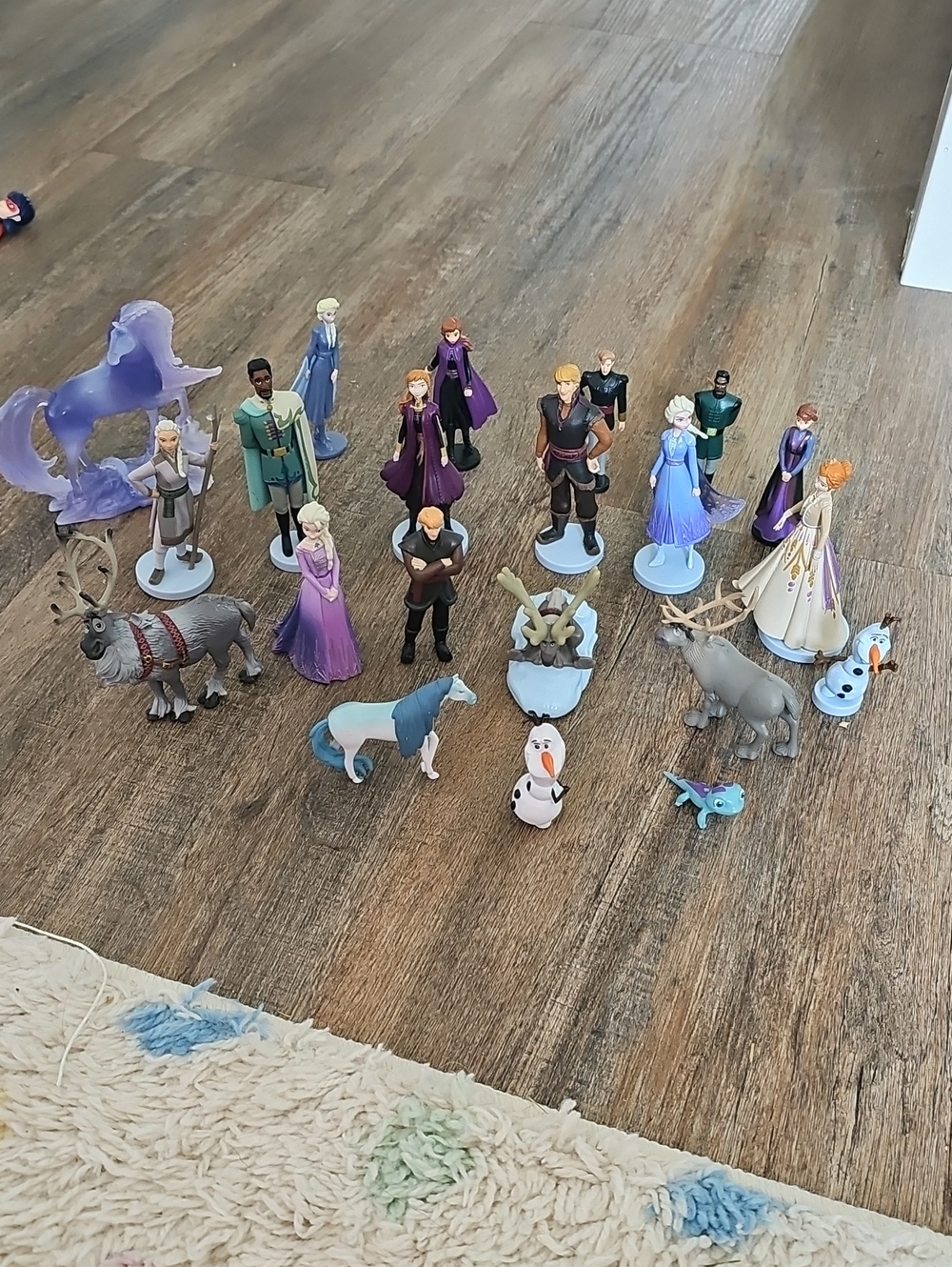 Disney Frozen Character Mini Figure Set - Purple/Blue/Gray/White
